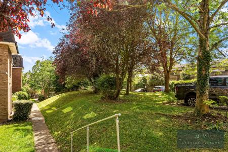 2 bedroom Flat for sale in South Park Hill Road, South Croydon