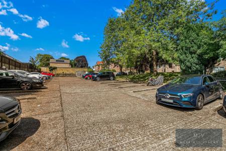 2 bedroom Flat for sale in South Park Hill Road, South Croydon