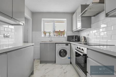 2 bedroom Flat for sale in Bournefield Road, Whyteleafe