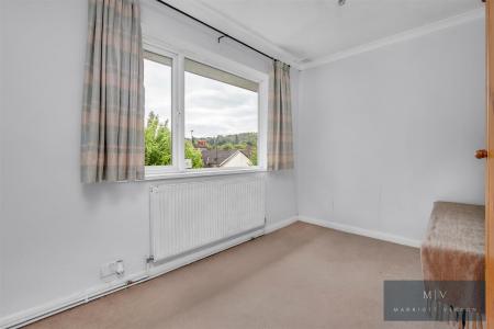 2 bedroom Flat for sale in Bournefield Road, Whyteleafe