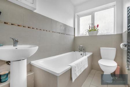 2 bedroom Flat for sale in Bournefield Road, Whyteleafe
