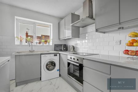 2 bedroom Flat for sale in Bournefield Road, Whyteleafe