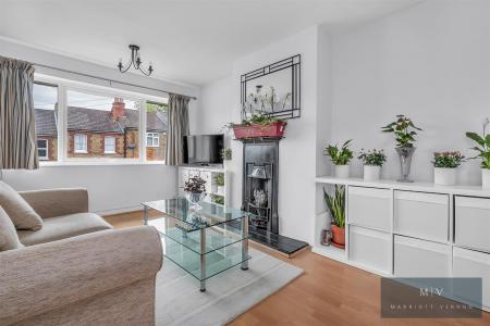 2 bedroom Flat for sale in Bournefield Road, Whyteleafe