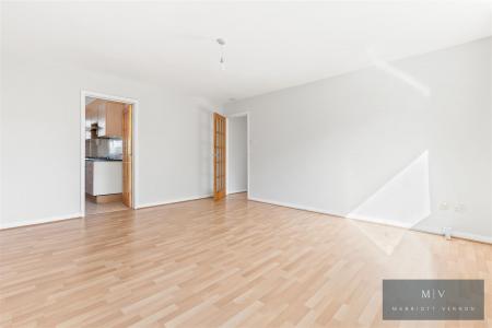 2 bedroom Flat for sale in Birdhurst Road, South Croydon