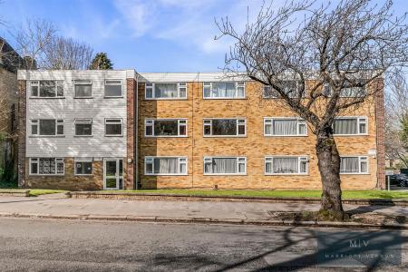 2 bedroom Flat for sale in Birdhurst Road, South Croydon