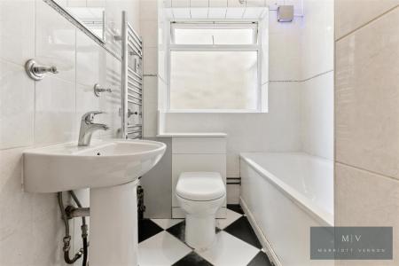 2 bedroom Flat for sale in Birdhurst Road, South Croydon
