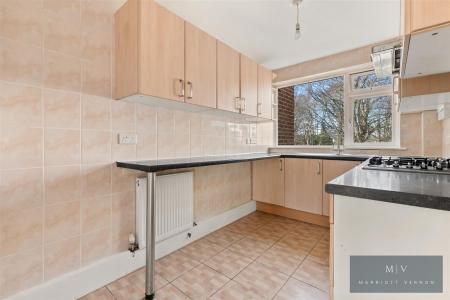 2 bedroom Flat for sale in Birdhurst Road, South Croydon