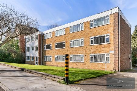 2 bedroom Flat for sale in Birdhurst Road, South Croydon