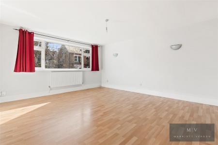 2 bedroom Flat for sale in Birdhurst Road, South Croydon