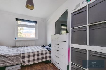 2 bedroom Flat for sale in Croydon Road, London