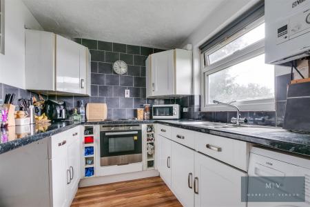 2 bedroom Flat for sale in Croydon Road, London