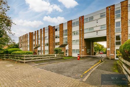 2 bedroom Flat for sale in Croydon Road, London