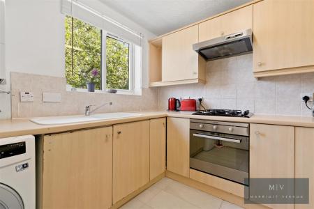 2 bedroom Flat for sale in Franklin Way, Croydon