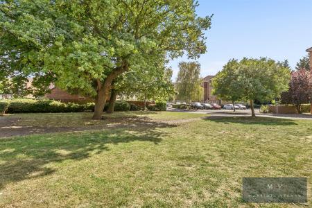 2 bedroom Flat for sale in Franklin Way, Croydon