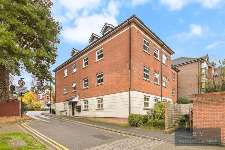 2 bedroom Flat for sale in Sycamore Close, South Croydon