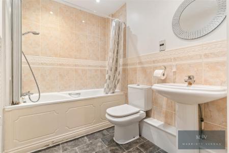 2 bedroom Flat for sale in Sycamore Close, South Croydon