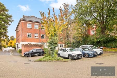 2 bedroom Flat for sale in Sycamore Close, South Croydon