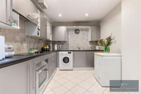 2 bedroom Flat for sale in Sycamore Close, South Croydon