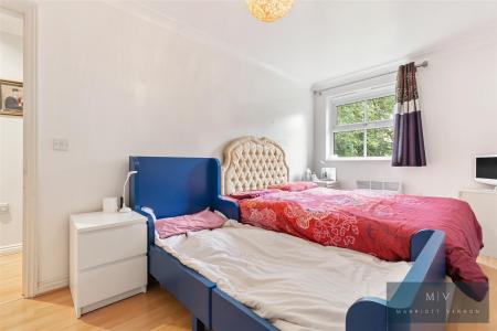 2 bedroom Flat for sale in Sycamore Close, South Croydon