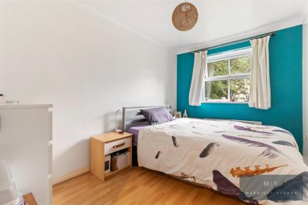 2 bedroom Flat for sale in Sycamore Close, South Croydon