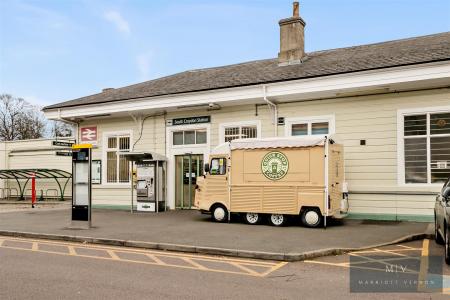 2 bedroom Flat for sale in Muggeridge Close, South Croydon