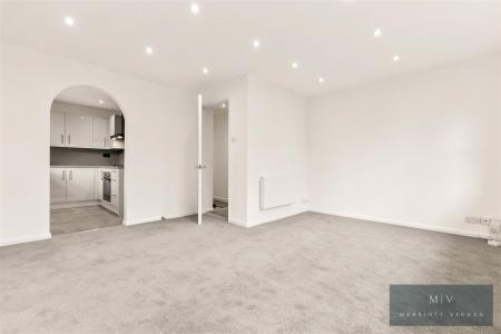2 bedroom Flat for sale in Muggeridge Close, South Croydon