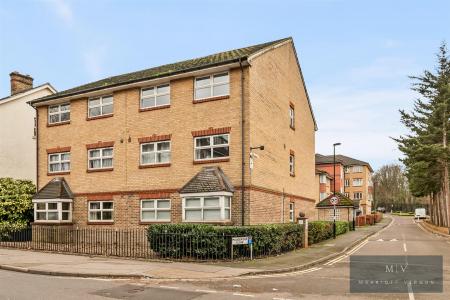 2 bedroom Flat for sale in Muggeridge Close, South Croydon