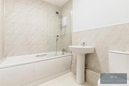 2 bedroom Flat for sale in Muggeridge Close, South Croydon