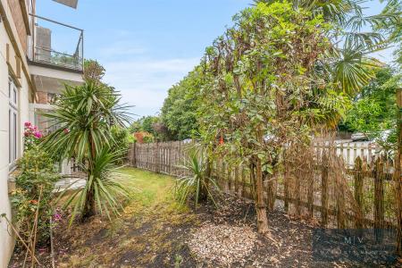 2 bedroom Flat for sale in Normanton Road, South Croydon