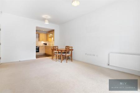 2 bedroom Flat for sale in Normanton Road, South Croydon