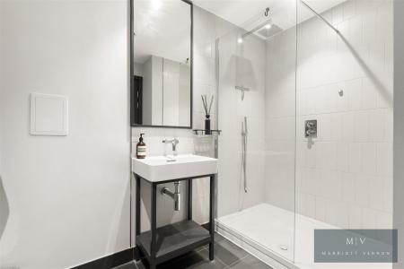2 bedroom Flat for sale in High Street, Croydon