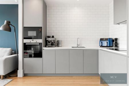 2 bedroom Flat for sale in High Street, Croydon