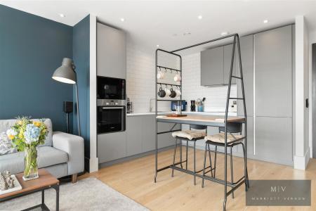 2 bedroom Flat for sale in High Street, Croydon