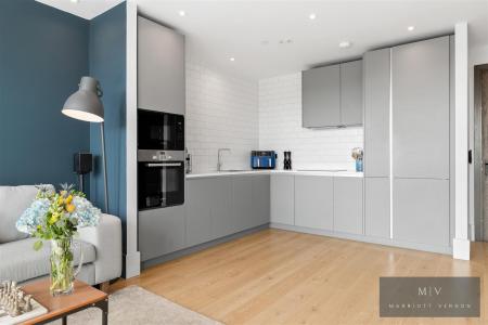 2 bedroom Flat for sale in High Street, Croydon