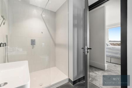 2 bedroom Flat for sale in High Street, Croydon