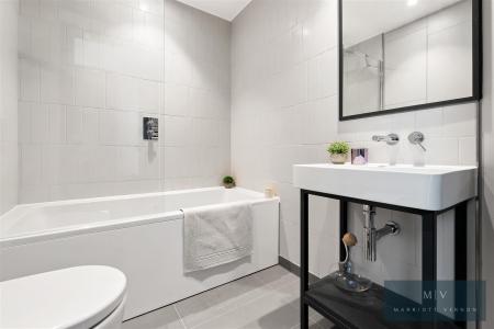 2 bedroom Flat for sale in High Street, Croydon