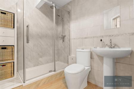 2 bedroom Flat for sale in Campden Road, South Croydon