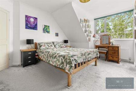 2 bedroom Flat for sale in Campden Road, South Croydon