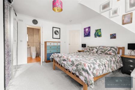 2 bedroom Flat for sale in Campden Road, South Croydon