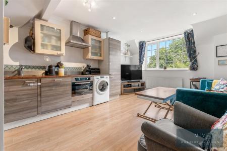 2 bedroom Flat for sale in Campden Road, South Croydon