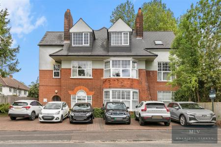 2 bedroom Flat for sale in Campden Road, South Croydon
