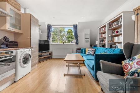 2 bedroom Flat for sale in Campden Road, South Croydon