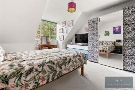 2 bedroom Flat for sale in Campden Road, South Croydon