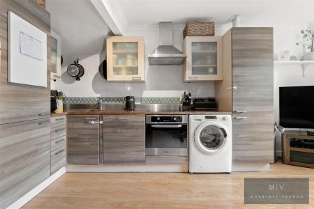 2 bedroom Flat for sale in Campden Road, South Croydon