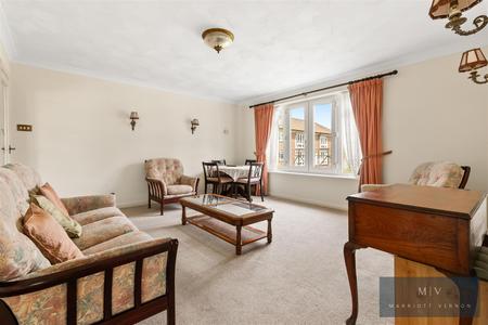 2 bedroom Flat for sale in Addiscombe Road, Croydon