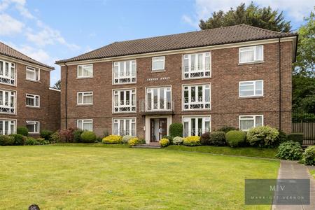 2 bedroom Flat for sale in Addiscombe Road, Croydon