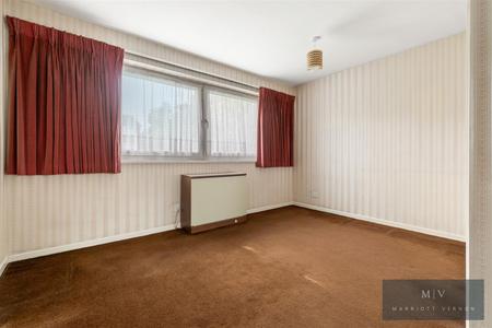 2 bedroom Flat for sale in St. Arvans Close, Croydon