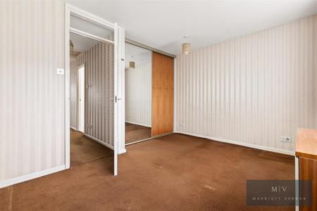 2 bedroom Flat for sale in St. Arvans Close, Croydon