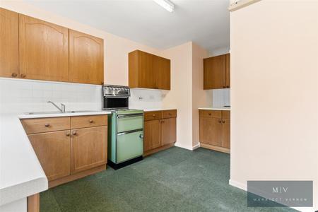 2 bedroom Flat for sale in St. Arvans Close, Croydon