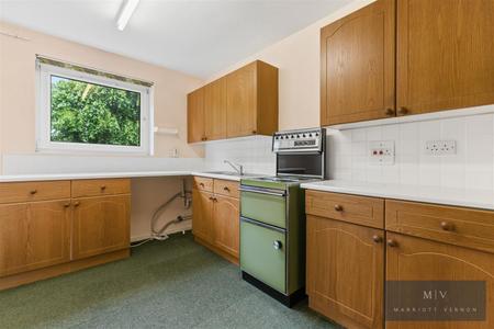 2 bedroom Flat for sale in St. Arvans Close, Croydon